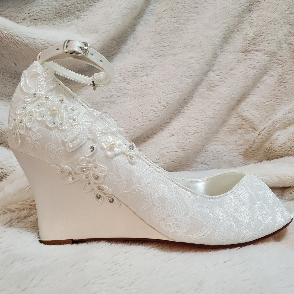 EMILY BRIDAL 8.5 IVORY SATIN LACE PEEP TOE